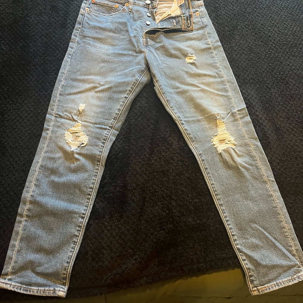 Levi's Women's Distressed Light Blue Skinny Jeans
